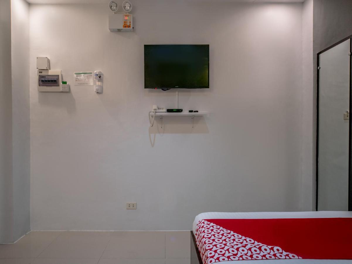 Oyo 697 Obrero Suites Davao City Екстериор снимка